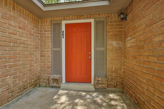 Building Photo - 803 Knob Hollow St
