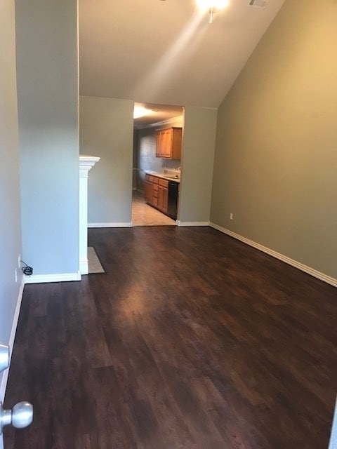 Building Photo - 884 Oakwood Ct
