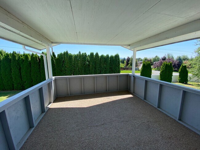 Foto del edificio - SINGLE FAMILY SPLIT LEVEL HOME IN POST FAL...