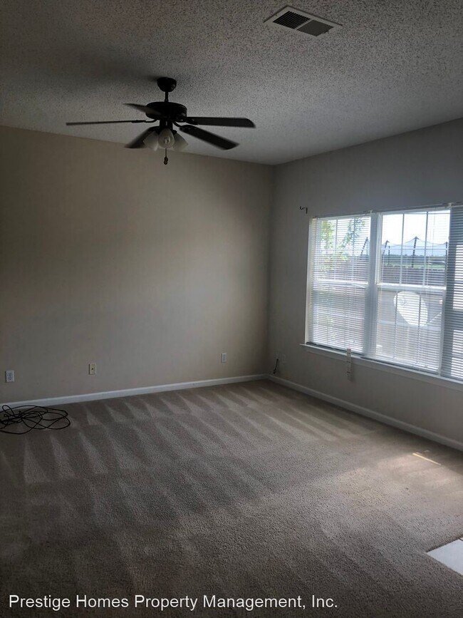 Building Photo - 2 br, 2.5 bath House - 15 Courtyard Way