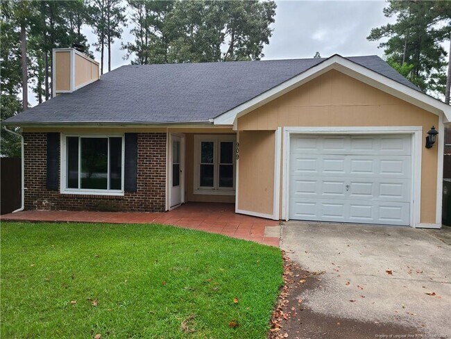 Foto del edificio - 909 Bramblewood Ct