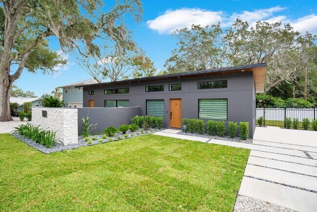 Foto del edificio - 218 E 8th Ave