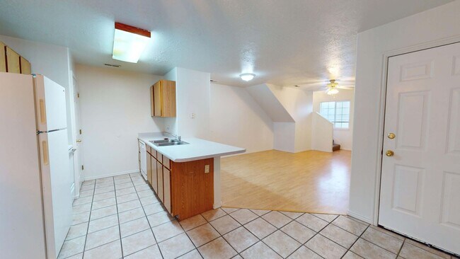 Building Photo - 294 E Cobblecreek Dr