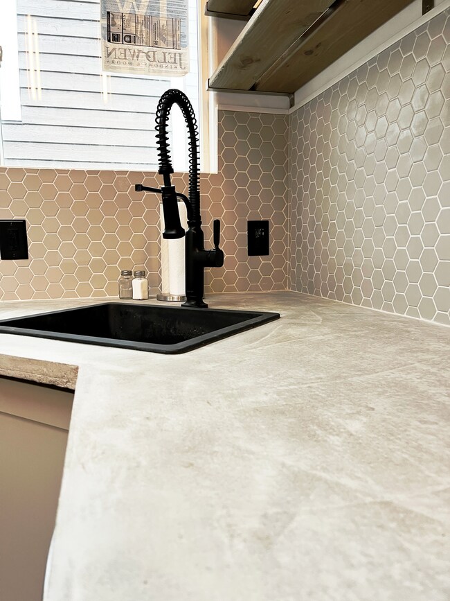 Kitchen - 2616 E Union St
