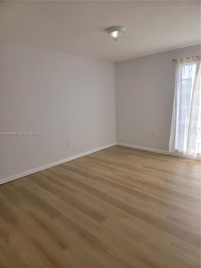 Foto del edificio - 7160 Fairway Dr