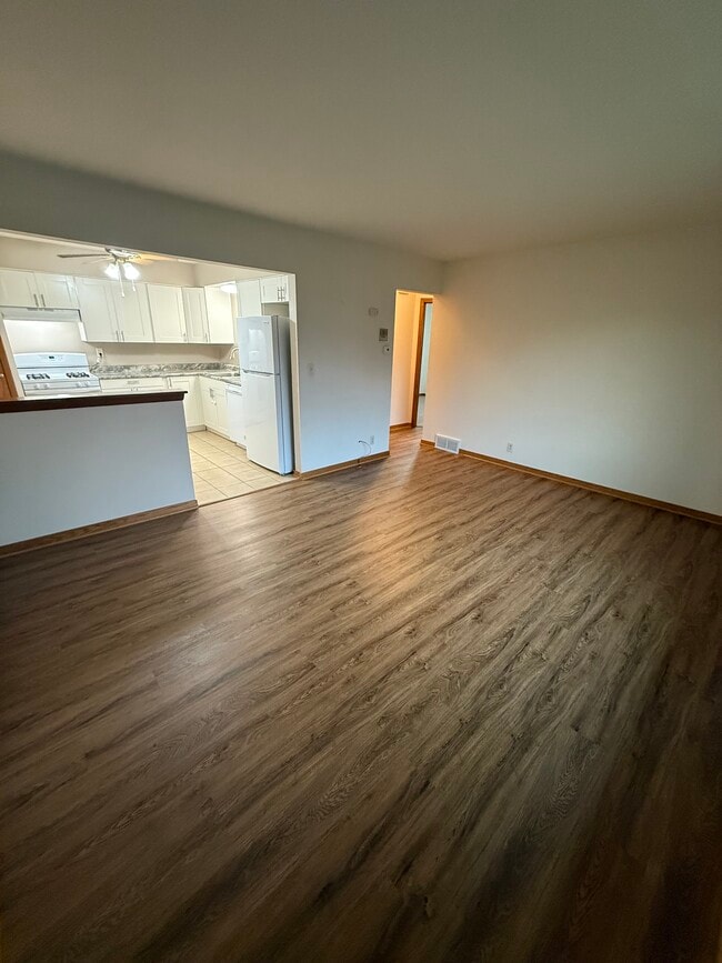 Living Room - Evergreen Terrace Apartments