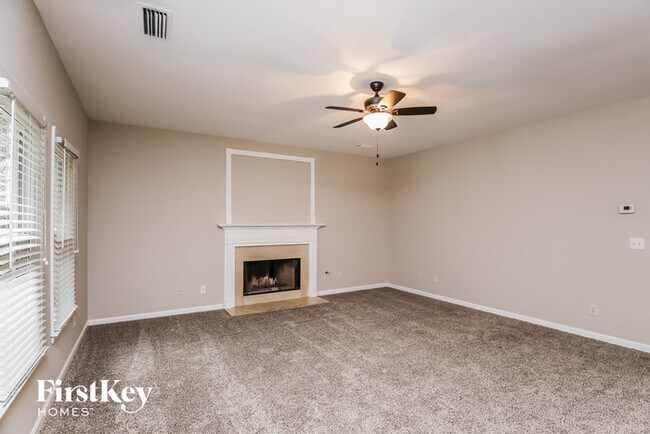 Foto del edificio - 3215 Maple Terrace Dr