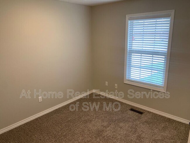 Foto del edificio - 2434 E Mission St