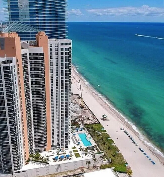 Foto del edificio - 18911 Collins Ave