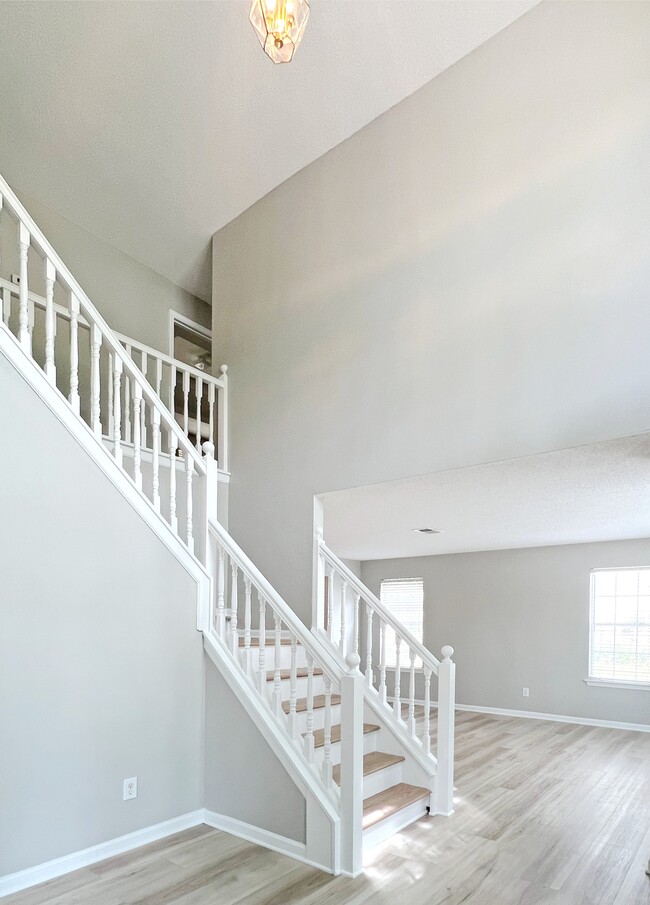 Foto del edificio - 5983 Hitt Lake Trail