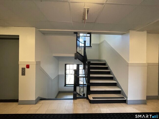 Foto del edificio - 213 Golden Hill St