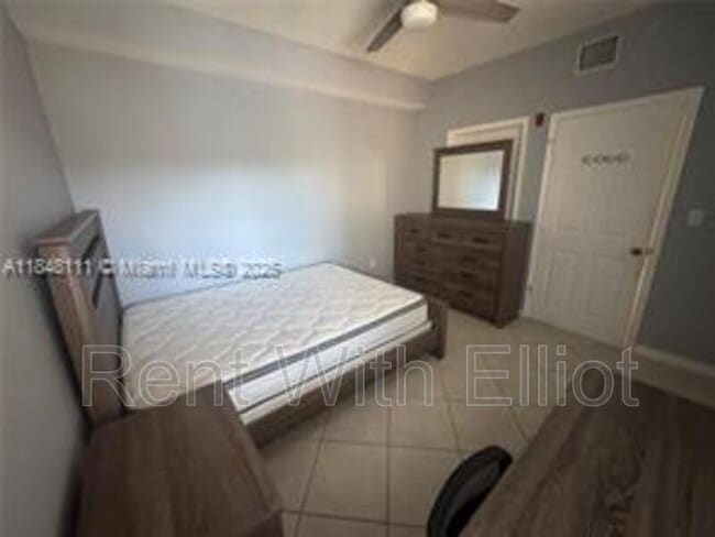 Foto del edificio - 7085 Nova Dr