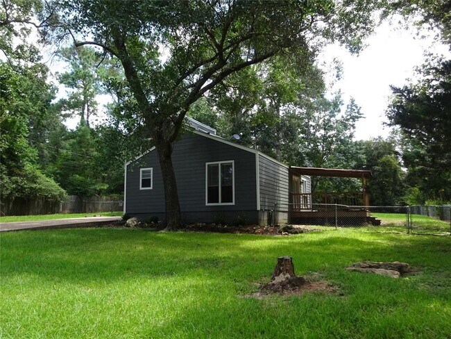 Building Photo - 4745 Holly Ln E