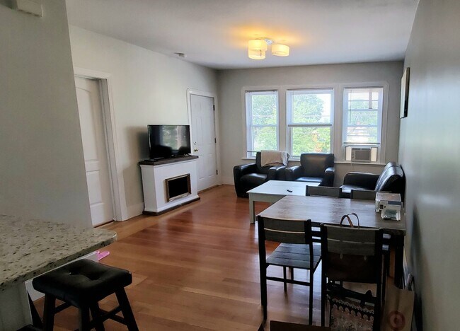 Foto del edificio - Fantastic 3 Bed 1 Bath, 1 Off Street Parki...