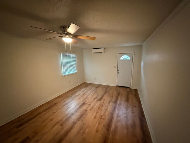 Foto del edificio - Beautiful Split level home with tons of upgrades!!