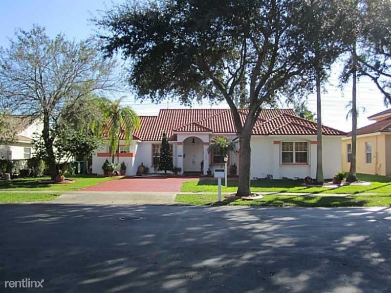 Primary Photo - 10300 Guatemala St
