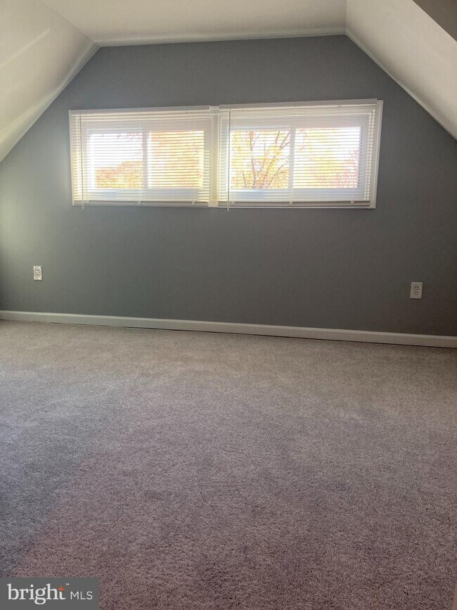 Building Photo - 30 Redbrook Ln