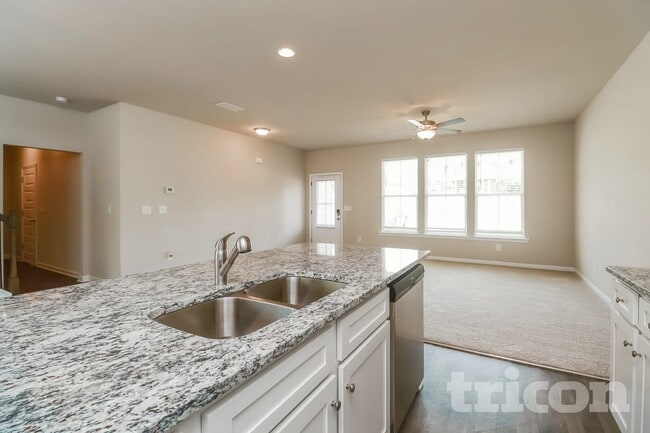 Building Photo - 701 Jackson Ct