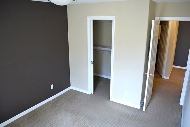 Building Photo - 5252 Balboa Arms Dr