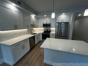 Building Photo - 124 Kenrick St