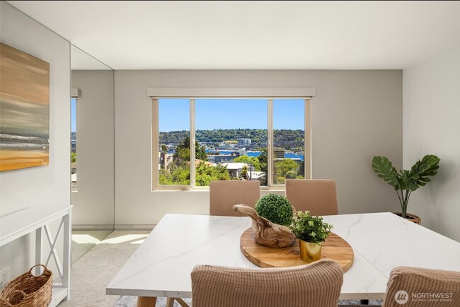 Building Photo - Top Floor Queen Anne Unit! (Beautiful views & 3 Parking Spaces)