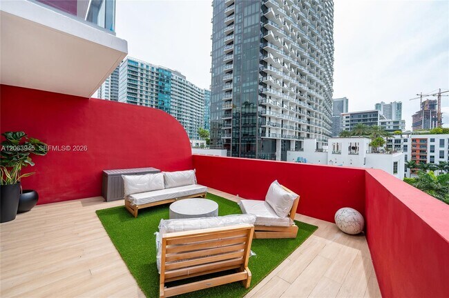 Foto del edificio - 90 NE 32nd St