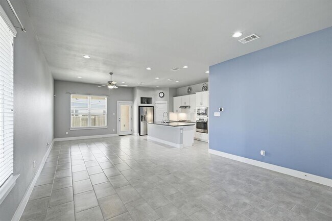 Foto del edificio - 13701 Ronald Reagan Blvd