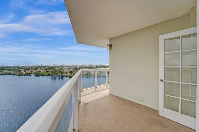 Building Photo - 1301 NE Miami Gardens Dr