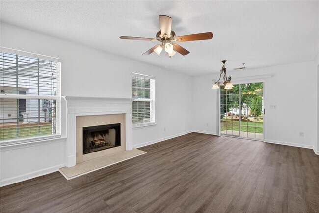Building Photo - 275 Cottonwood Creek Cir