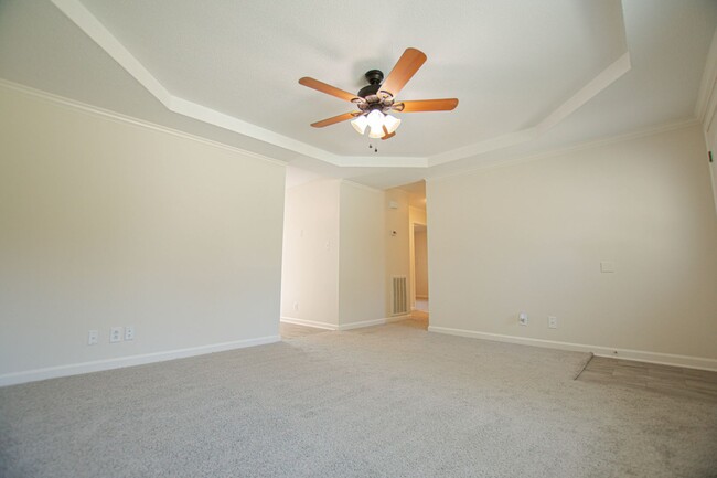 Building Photo - Pet Friendly Three Bedroom!