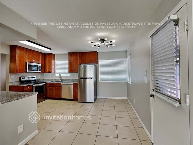 Building Photo - 802 W Monterey Pl