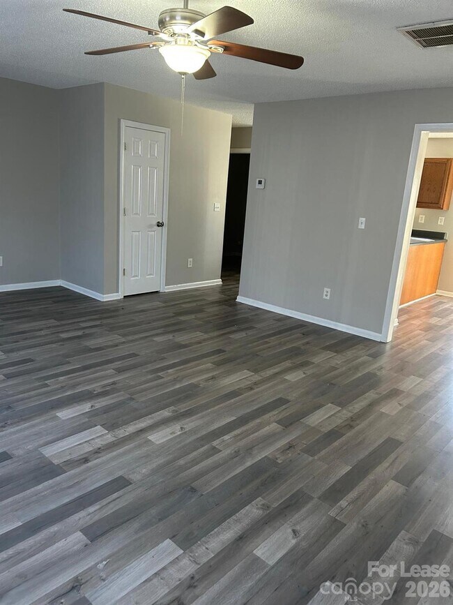 Foto del edificio - 9510 Isaac Hunter Dr