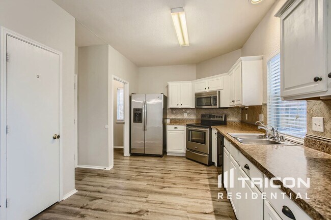 Foto del edificio - 2021 Cone Flower Dr