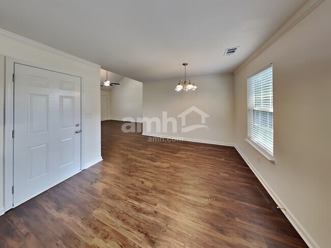 Foto del edificio - 4204 Birch Dr