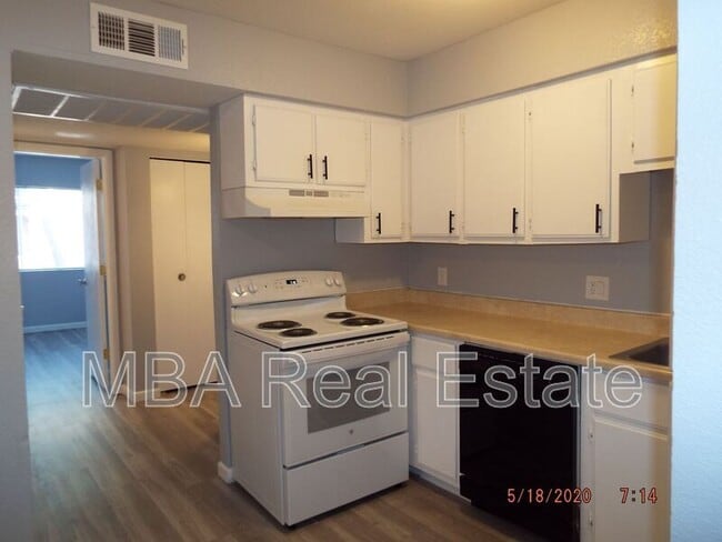 Building Photo - 2832 E Le Marche Ave