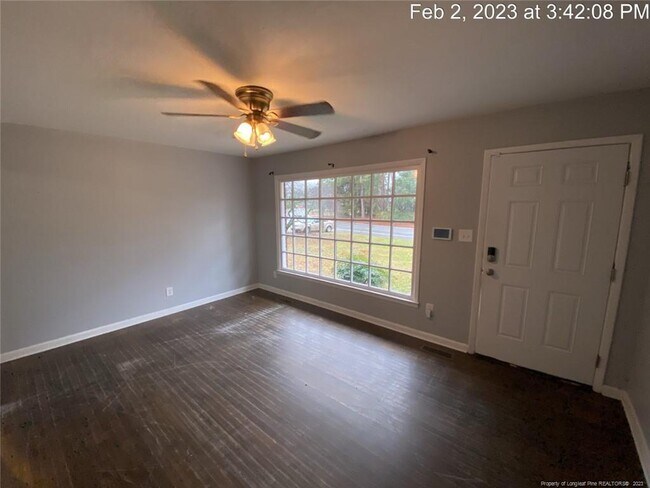 Building Photo - 1927 Crestview Dr