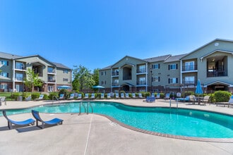 Building Photo - The Pointe at Heritage