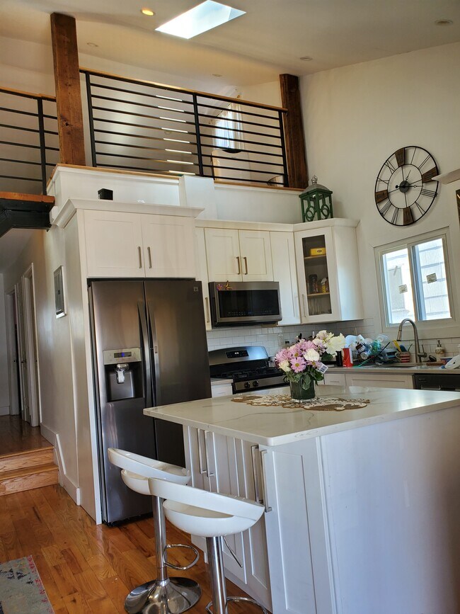 Building Photo - 6950 De Costa Ave