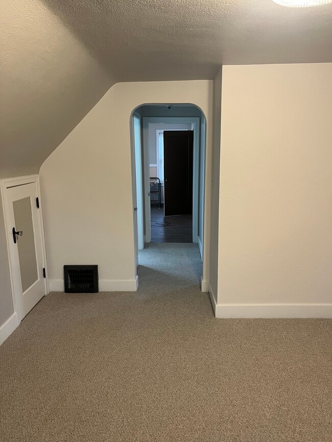 Building Photo - 1625 Walnut Ave