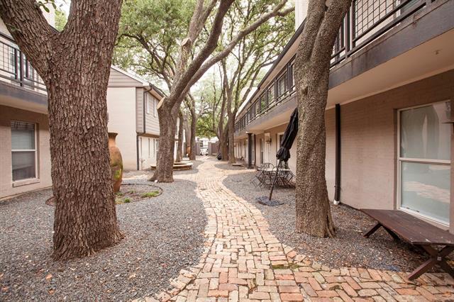Foto del edificio - 7734 Meadow Rd