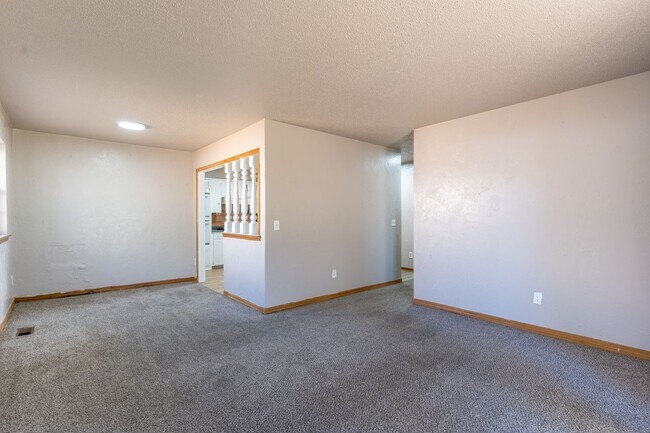 Foto del edificio - Gorgeous 5-Bedroom Home!