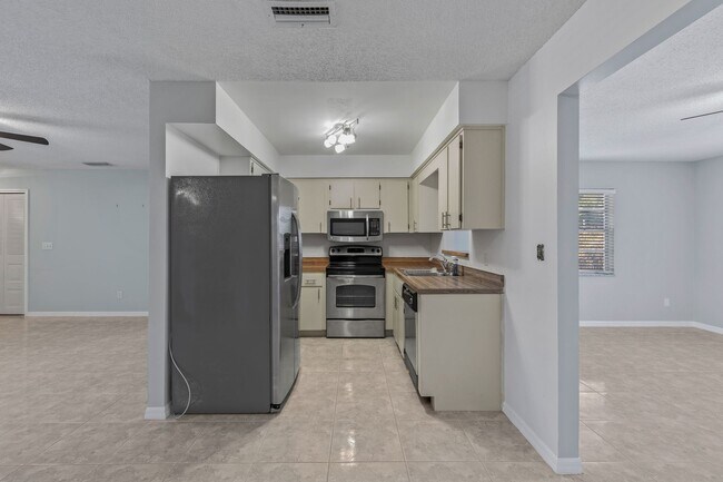 Foto del edificio - 2711 N Dellwood Dr
