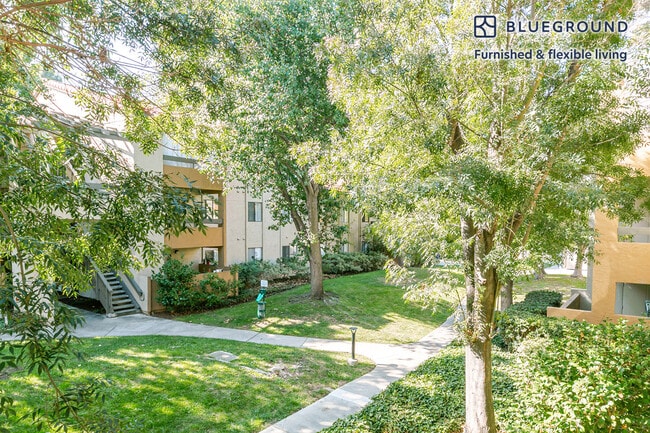 Building Photo - 1600 Villa St