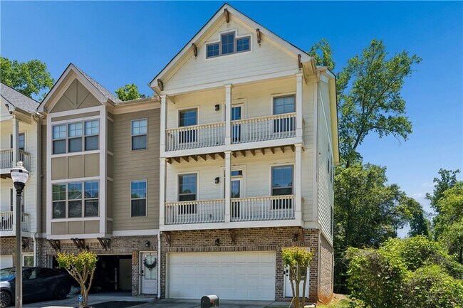 Foto del edificio - 2424 Misty Hollow Pl