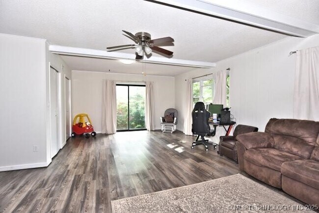 Foto del edificio - 513 N Village Pl