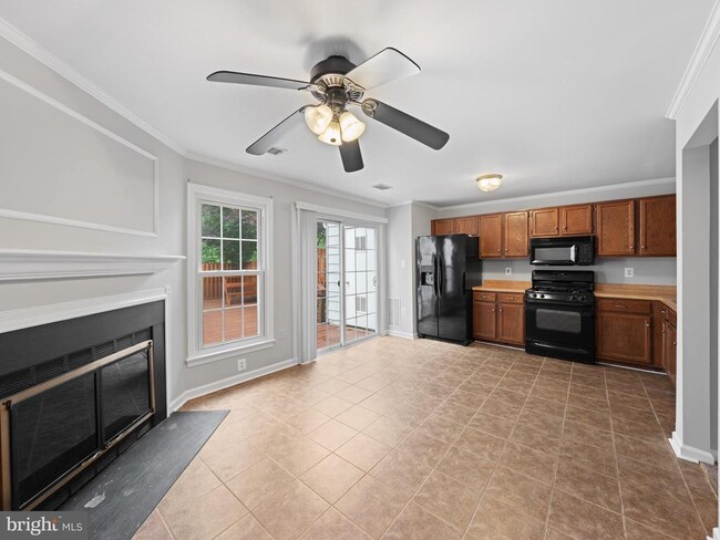 Building Photo - 7466 Towchester Ct