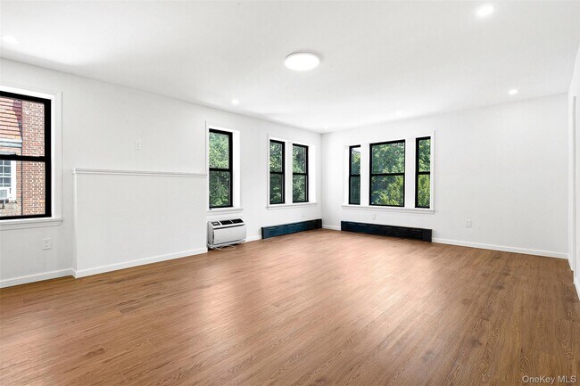 Foto del edificio - 100-05 69th Ave