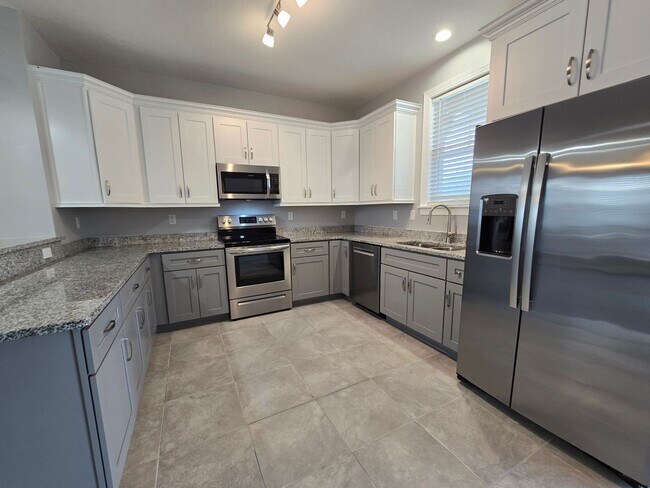 Foto del edificio - 608 Millbrooke Cir
