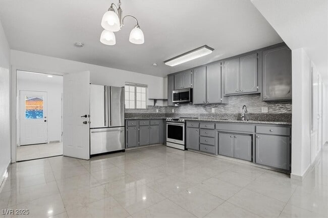 Building Photo - 3760 Briarwood Ave