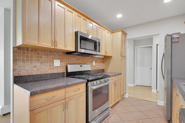 Foto del edificio - 8970 N Parkside Ave